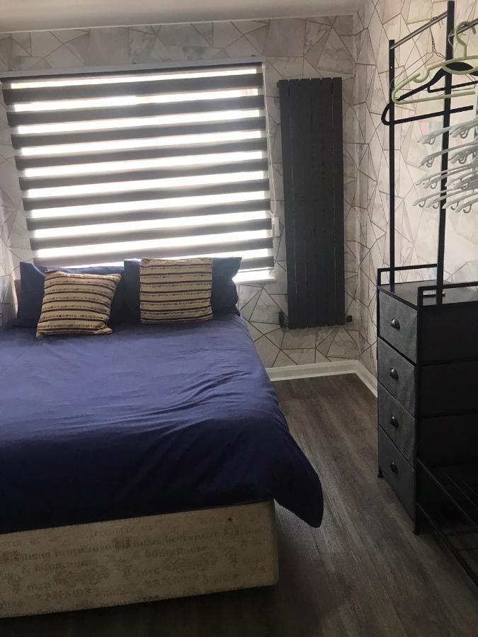 Double Room Next To Burnham Elizabeth Line Station Slough Extérieur photo