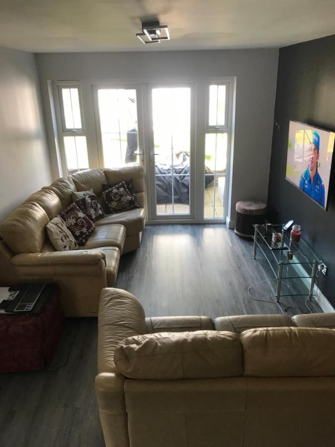 Double Room Next To Burnham Elizabeth Line Station Slough Extérieur photo